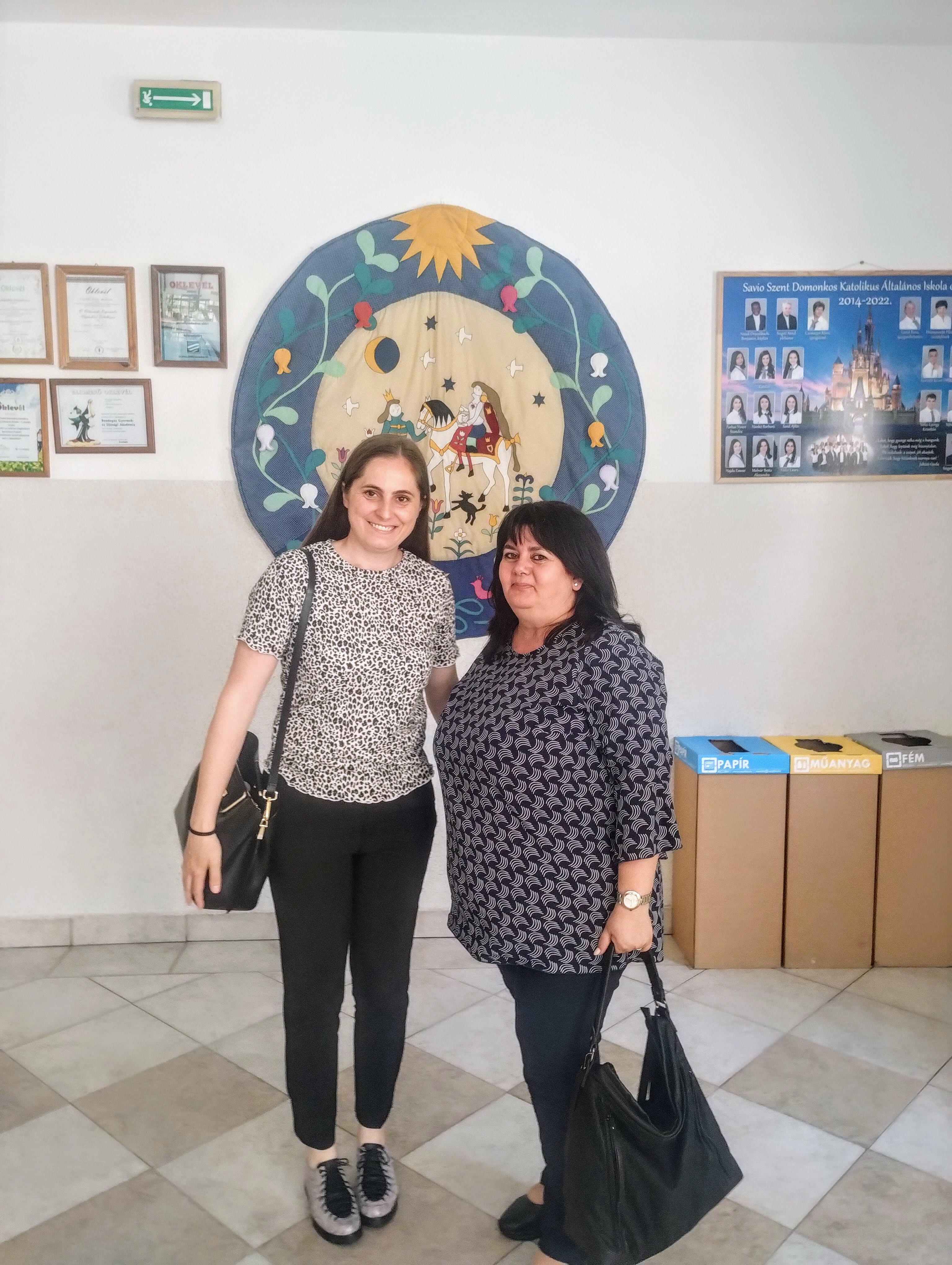 Cadrele didactice Hortensia Diana Neamt si Simona Coatea la scoala din Ungaria